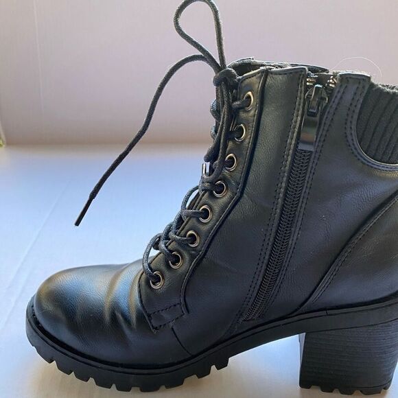 Olivia and Kate Women's Heeled Work Boots, Laced with side zippers Size 6‎ Biker - Picture 2 of 11